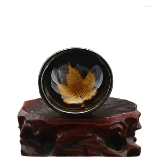 Dekorative Figuren aus der alten Keramik einer Teeschale mit Hochtemperatur-Schwarzglasur im Song-Jizhou-Ofen