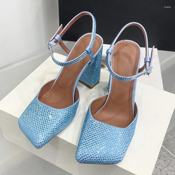 Sapatos de vestido Sandálias de dedo quadrado feminino clássico broca de água design de luxo temperamento salto alto doce cor moda único