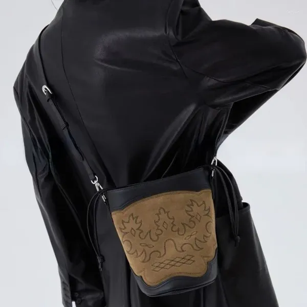 Borse a tracolla Borsa a tracolla da donna vintage Xiuya Ricamo alla moda Borsa gotica marrone Secchiello punk hip-hop stile motociclista di strada americano