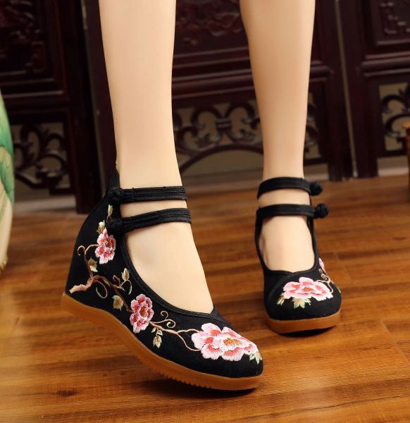 Stiefel 2022 Chinesischer Stil Jacquard Cotton Ethnic Style Innere Erhöhung der Frauenschuhe Brauthochschuhe