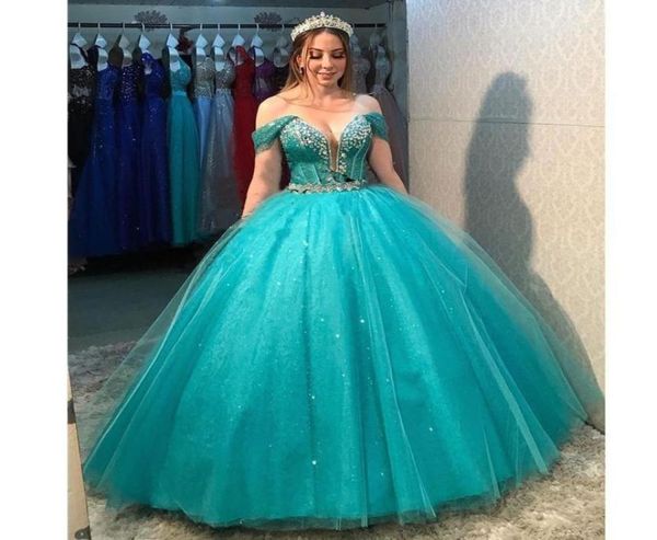 Prinzessin türkisfarbene Ballkleid Quinceanera Kleider mit Abtrieb von Schulterkristallperlen Lange formale Abendpartykleider für SWE5051404
