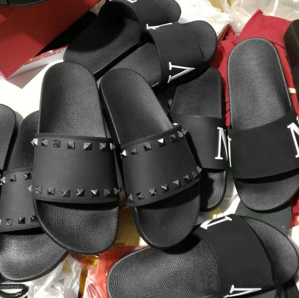 2024 Tasarımcı Ayakkabı Erkek Kadınları V Tazz Terlik Sandal Kauçuk Flip Flop Mule Plaj Perçinli Perçin Yaz Dış Mekan Loafer Vltn Slayt Lüks Sandale Kız Moda Flat Sliders78