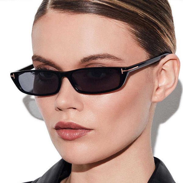 Óculos de sol em forma de T com armação quadrada pequena para homens e mulheres Novo Instagram Moda Estreita Óculos de Fotografia de Rua