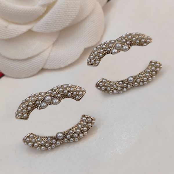 Diamante Studs Designer Brincos Marca Carta Stud Voguish Mulheres Jóias De Casamento Cristal Pérola Brinco Amante Presentes De Alta Qualidade Acessórios De Moda De Cobre