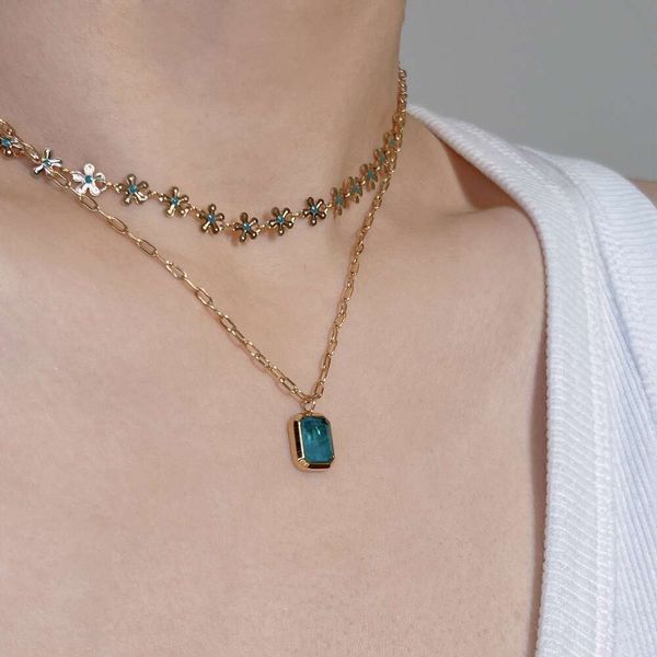 Collana con ciondolo in zircone blu per catena da donna nuova leggera, piccola e ad alto senso