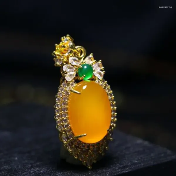 Halsketten mit Anhänger, perfekt, hochpräzise geschnitztes Taubenei aus chinesischer orangefarbener Jade