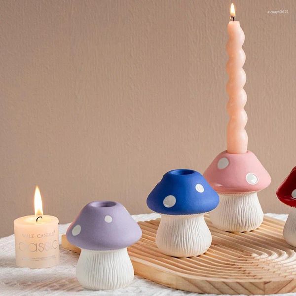 Portacandele Creativo a forma di fungo Portacandele in ceramica Candeliere lungo artigianale Cartoon Ornamenti da tavolo Decorazioni per la casa per feste