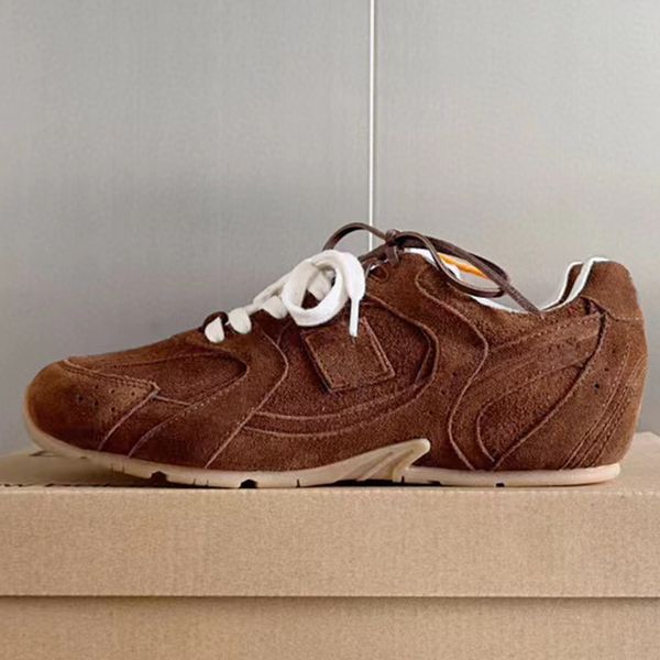 2024 Frühlings Sommer Neue Ankunft und Männer Flat Trainer Runway Designer hochwertige dicke alleinige Paare außerhalb von Gehen laufen kausale Turnschuhe