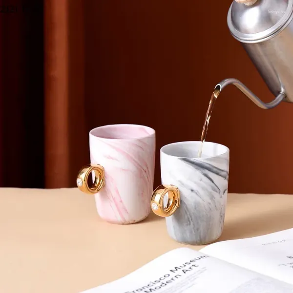 Tassen Marmor Textur Keramiktasse Kreative Gold Diamant Ring Griff Kaffee High Beauty Paar Tasse Home Getränk Frühstückstassen