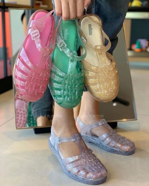 Terlik Melissa Kadın Ayakkabıları 2023 YENİ MELISSA SANDALLARI Sarılı Hollow Jelly Ayakkabıları Düz ​​Roman Plaj Ayakkabıları SM128