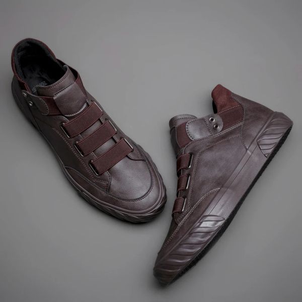 Sapatos de couro masculino Sapatos de couro coreanos tendências confortáveis de moda britânica High Top Sneakers Novos Moccasins Zapatos de Hombre