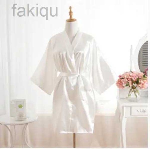 Sexy Pyjamas Bademantel Pyjamas Seide Brautjungfer Braut Robe Sexy Frauen kurze Satin Hochzeit Kimono Roben Nachtwäsche Nachthemd Kleid J-Weiß 24318