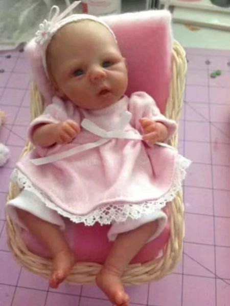 7 Mikro Preemie Tam Vücut Silikon Kız Bebek Bebek Sophia Lifik benzeri Mini Yeniden Doğru Bebeği Surpsice Children Anti-Stress 240307