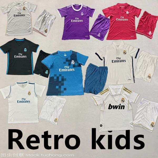 Maglie da calcio retrò Kit Kids Kids Real Madrids Benzema Ronaldo Kaka Zidane Sergio Ramos Modric Bale Finals Shirt da calcio vintage 11 12 13 14 15 16 17 18 666