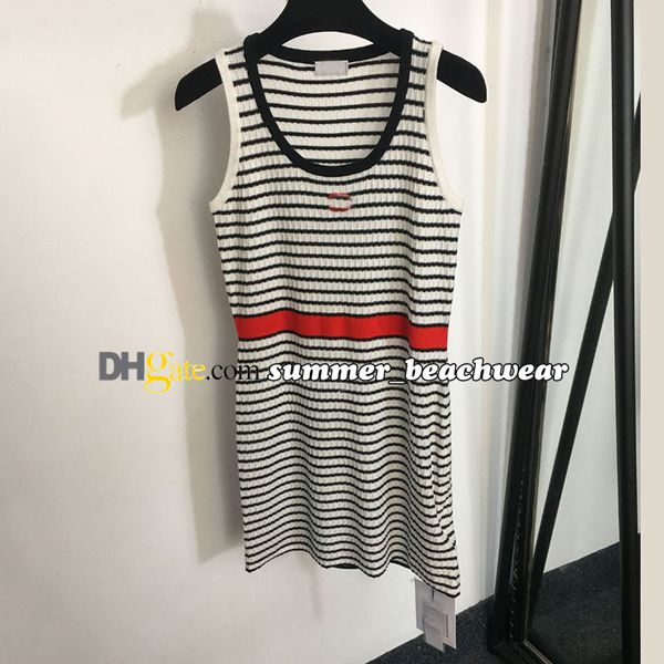 Abito da donna slim fit in maglia Abiti firmati in maglia a righe Gonna girocollo alla moda Abito splendido sexy Vari stili