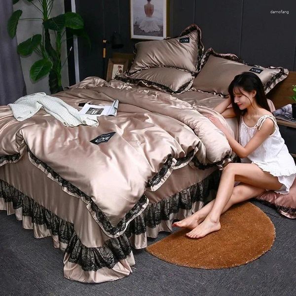 Conjuntos de cama Verão Luxo Dupla Face Gelo Silk Quilt Cover Sheet Bed Saia Conjunto de quatro peças