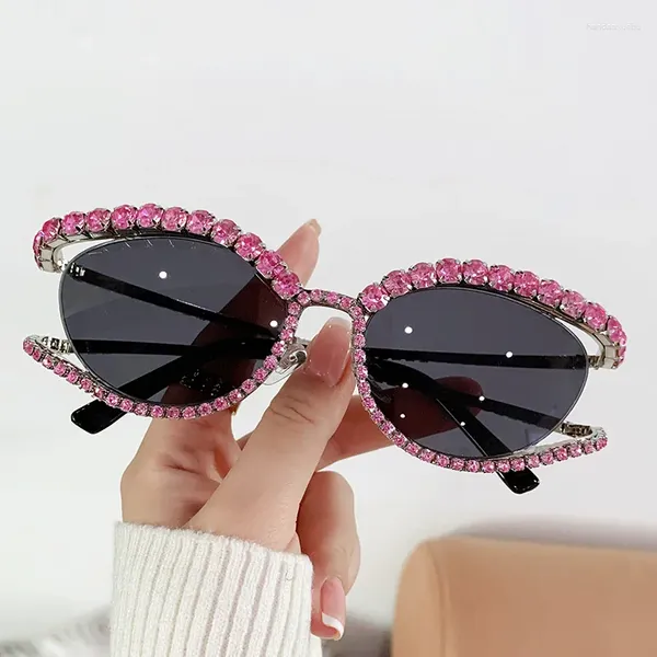Güneş Gözlüğü Retro Yuvarlak Kadınlar 2024 Moda Eşsiz Rimless Style Güneş Gözlükleri Kadınlar İçin Zarif Elmas Rhinestone Shades