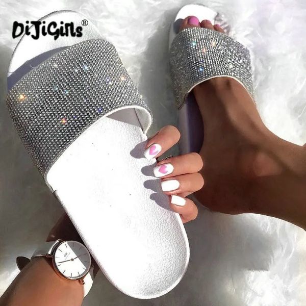 Stiefel Glitzer Frauen Sommerruhrschuhe weiche Einzelrutschen Frauen Schuhe Schuhkristall Diamant Bling Strand Sandalen auf Flip Flops Drop Ship Slip Slip Slipe