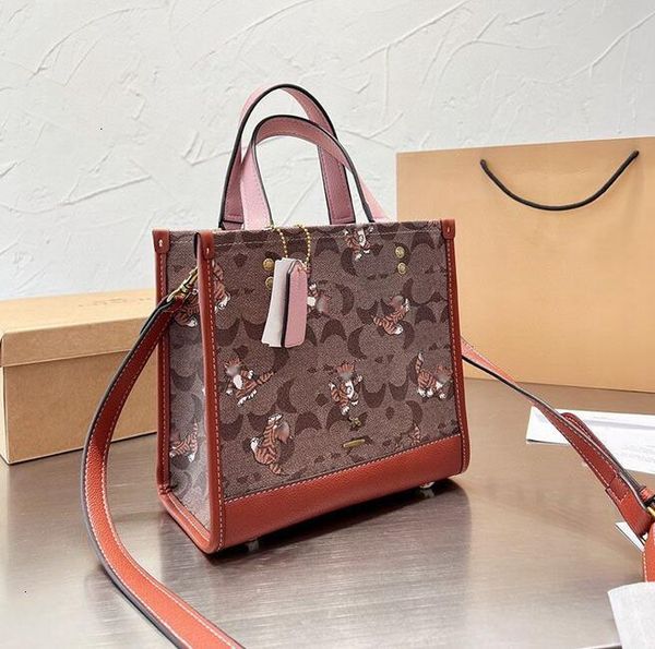 Tote Çanta Michael Kadar Kaliteli Deri Alışveriş Tasarımcı Çanta Kadın Moda Mektup Baskı Büyük Plaj Çanta Kahverengi Siyah Çantalar Ünlü Marka Crossbody Omuz Çantası