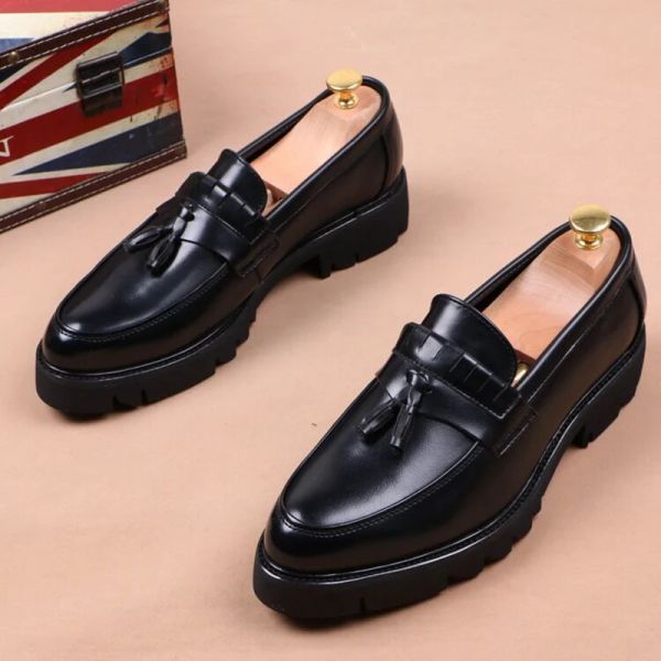 Hausschuhe koreanische Stil Herren Casual Business Hochzeit formale Kleid Weiche Lederschuhe auf Quasten Schuh schwarzer Gezeitenplattform Slipper männlich