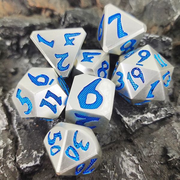 Solide polyedrische Metallwürfel D DND für Rollenspiele RPG Rol Pathfinder Brettspiel Dragon Scale Geschenke 7PCs 240312