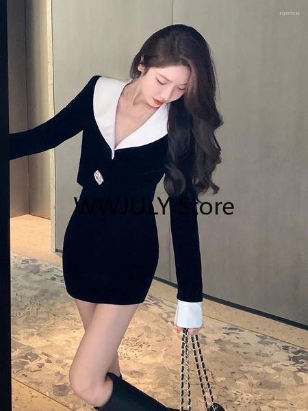 Arbeitskleider 2024 Herbst Vintage Schwarzer Samtanzug Koreanische Mode 2-teiliges Set Frau Kurze Blazer Tops Schlank Party Y2k Minirock Elegant