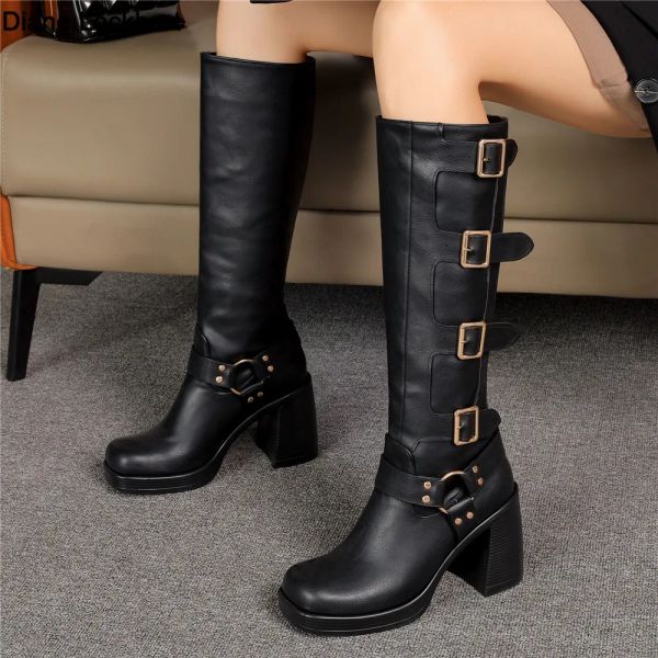 Botas Botas de motocicleta Ladies Punk Style High Heel Sapatos Autumn Winter Plataformas Góticas Mulher Buckle Square Toe Kneehigh Boots