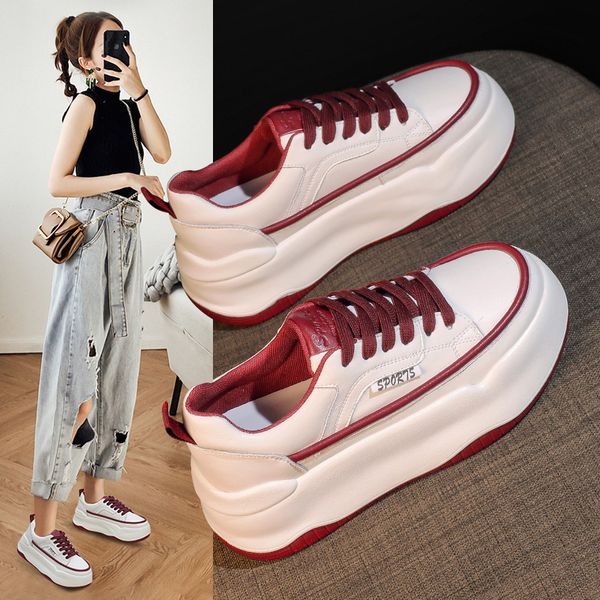 Scarpe bianche alla moda versatili per la primavera e l'autunno mocassini casual con suola spessa e punta tonda Scarpe sportive Sneaker con suola muscolare di mucca