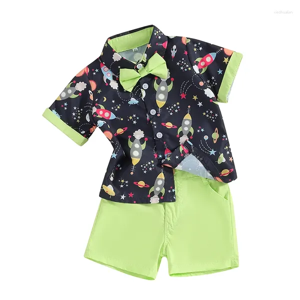 Set di abbigliamento Pantaloncini estivi da bambino per ragazzi Manica corta Risvolto Camicia con bottoni con stampa di navicella spaziale Verde