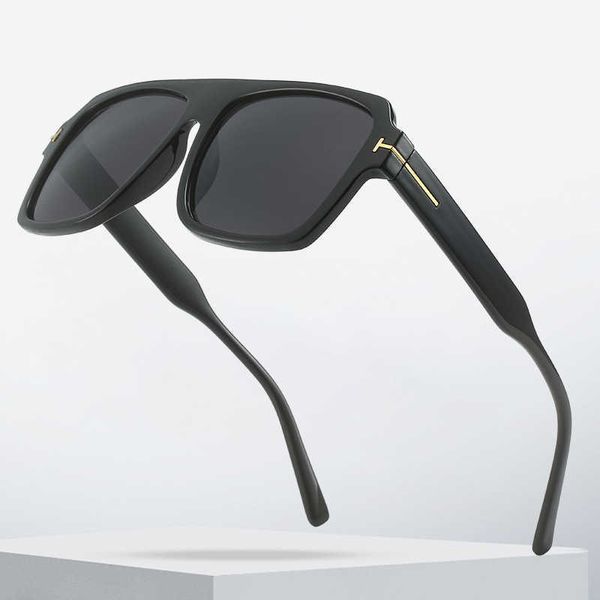 Nuovi occhiali da sole quadrati con montatura grande per donne decorative a forma di T resistenti ai raggi UV