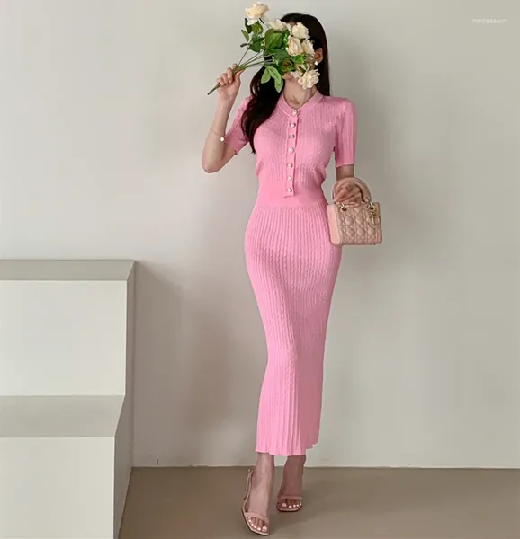 Рабочие платья, однотонный вязаный комплект из 2 предметов, женский летний элегантный розовый топ с круглым вырезом и жемчужными пуговицами, длинная юбка-русалка, черный