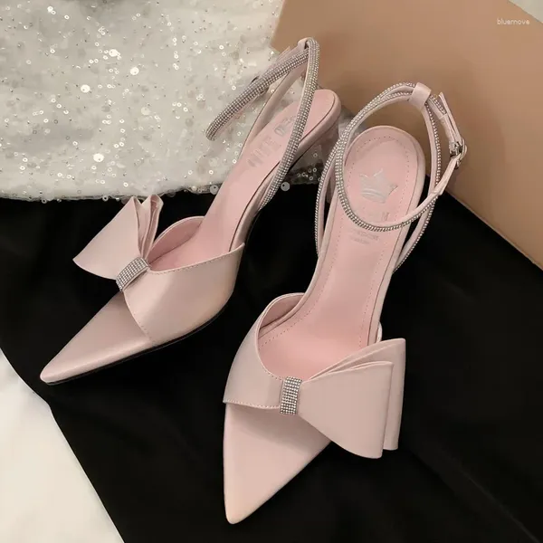 Sandalen Frühling und Sommer Bogenknoten Strass Knopfriemen Einzelne Schuhe Dünne High Heels Bankettkleid Seide Satin Damen