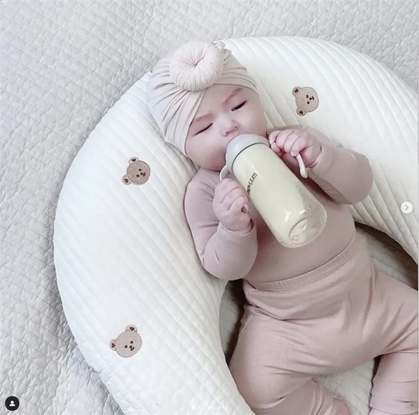 Criança travesseiro destacável enfermagem cabeça almofada macio berço pára-choques lua forma urso bordado amamentação para bebê nascido 240304