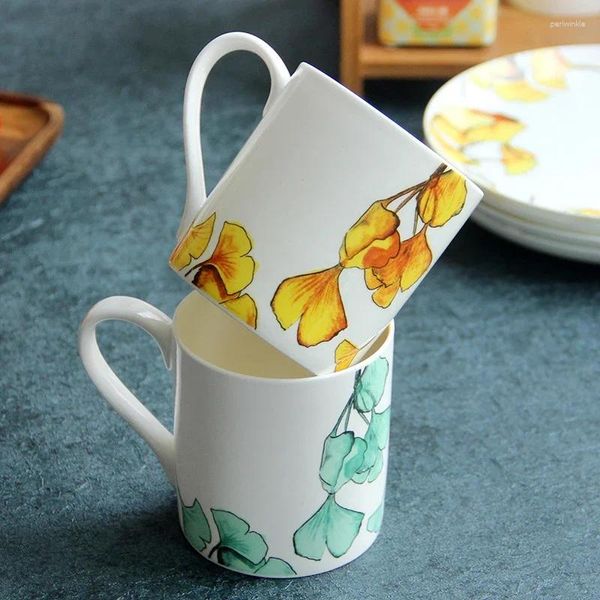 Tazze Set di tazze in ceramica da 2 pezzi Bone China caffè grande tazza bianca tè con foglie affare regalo di bicchieri di coppia di amici carini