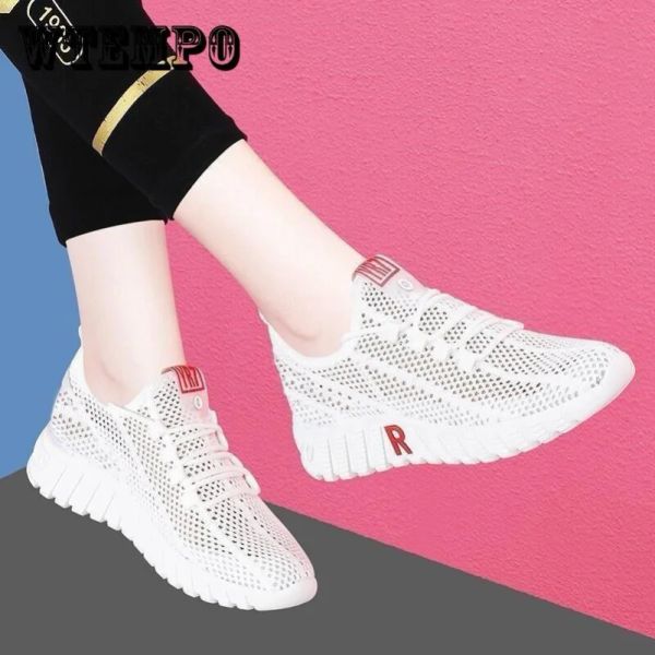 Flats White Hollow Mesh Sneakers Scarpe da corsa da donna piatta Aumenta lo spessore della sola moda traspirante coreano semplice casual