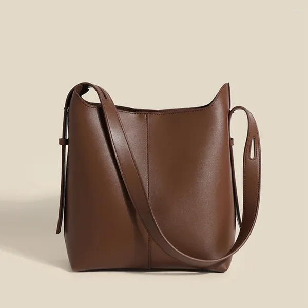 Sacos de ombro 2024 verão commuter tote feminino coreano simples um balde de cor sólida grande capacidade crossbody sac