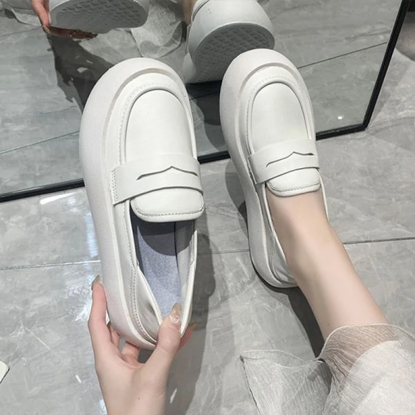 Flats runde Zehen kleine weiße Schuhe weich lässige weibliche Turnschuhe flache Mund Clogs Plattform Kleid Flats Frauen Krankenschwester Creepers White Sneen