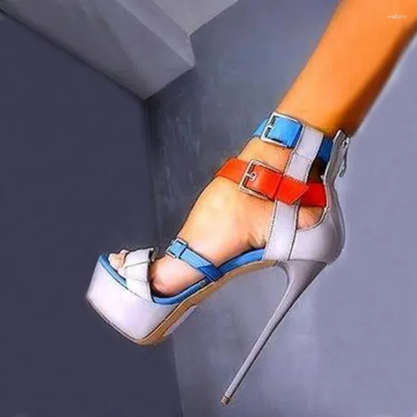 Сексуальные сандалии-гладиаторы разного контрастного цвета из кожи с перекрещенной пряжкой на платформе, на высоком каблуке с открытым носком, супер женские