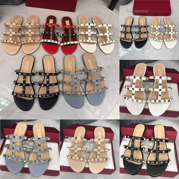 2024 novas sandálias designer de verão feminino cor rebites cravado gladiador chinelos planos pedras cravejados flip sandália sapatos femininos fivela ajustável