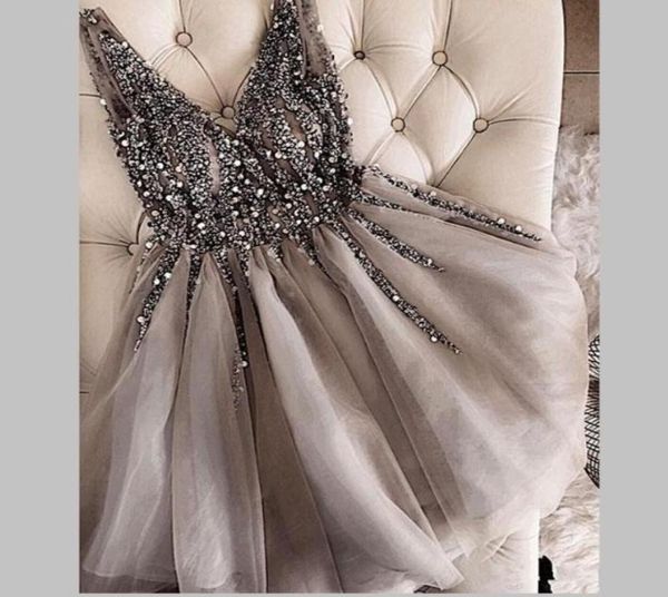 Sparkle Kristall Perlen Kurze Cocktailkleider Grau Homecoming Kleid Günstige Doppel Vneck Sexy Shiny Mini Prom Kleider Abiye Vestidos8402532