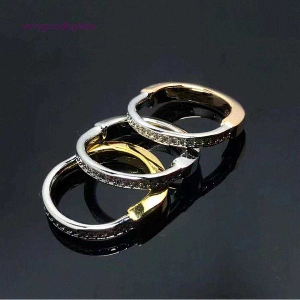 Tifanismo clássico T Family Lock Head Ring V ouro sorte meio diamante em forma de U conjunto com para homens e mulheres 1 RJ6F JCDZ