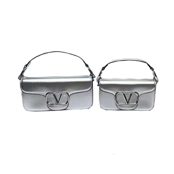 Bolsa de design de loja atacado varejo 2024 couro de vaca nova bolsa feminina moda corrente de metal couro genuíno miniloco ombro portátil straddle