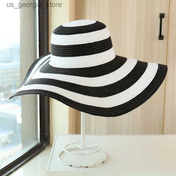 Chapéus de aba larga Bucket Chapéus Hot Womens Casual Str Hat Girl Outdoor Stripe Patch Work Paper Sun Chapéu Novo Verão Adulto Flip Big Brown Beach Hat Óculos Y240319