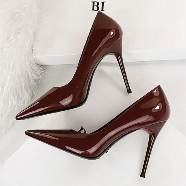 Stiefel 2023 Frauen sexy 10 cm High Heels Bury Nackt Pumps Lady Stripper Stiletto Heels Hoch Hochzeitshochzeit Brautqualität rote Schuhe