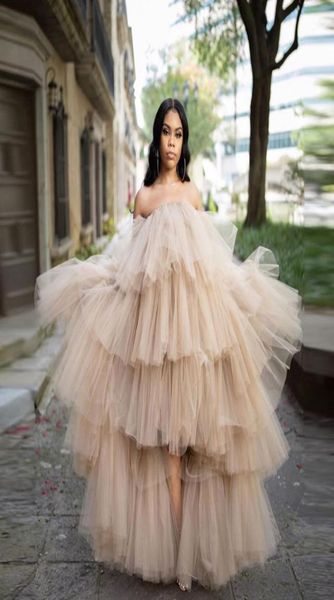 2020 Mulheres chiques Hi Low Tulle Saias Ruffled Sexy Tulle Vestidos Strapless Sheer Puffy Prom Vestidos Mulheres Maxi Long Party Dress With3956510