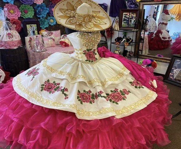 Erstaunliche rosa herzförmige Miedermedaillons mit 3D-Blumenapplikation und Stickerei, Stufenrock, Charro-Quinceanera-Kleid, Vestidos De Anos3353620