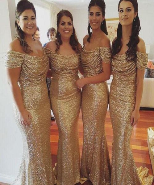 Sparkly Gold Lantejoulas Ruffles Offshoulder Sereia Long Beach Vestidos de Dama de Honra Plus Size Barato Dama de Honra Convidado de Festa de Casamento 1587086