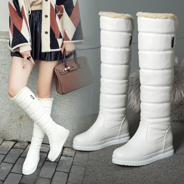 Сапоги Russia Winter Boots Женщины теплые коленные ботинки вокруг падения пауны с меховыми женщинами модные бедра снежные ботинки туфли водонепроницаемые бота