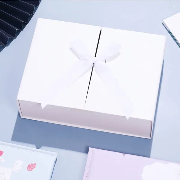 Подарочная упаковка Картонная белая черная бумага Подарочные коробки с лентой Свадебные сувениры Коробка для гостей Упаковка на день рождения Украшения Поставки