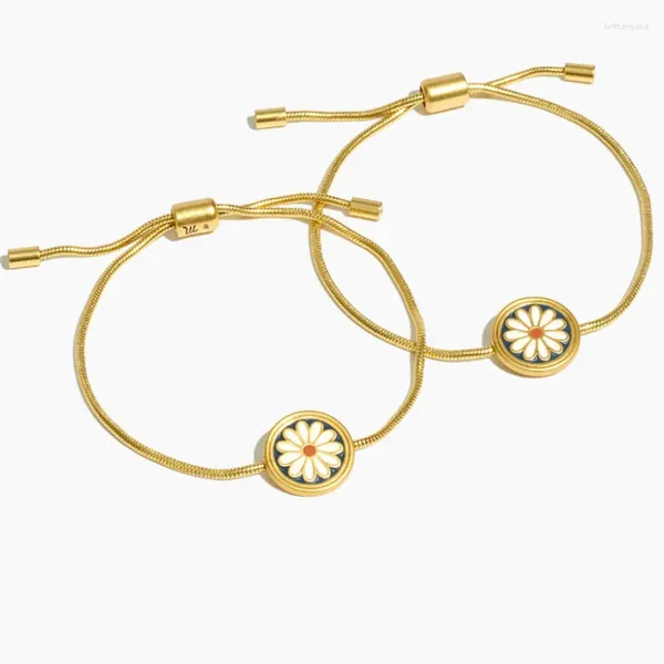 Braccialetti a maglie Catena colorata smaltata con fiori bianchi realizzata in oro placcato su rame. Regalo da donna